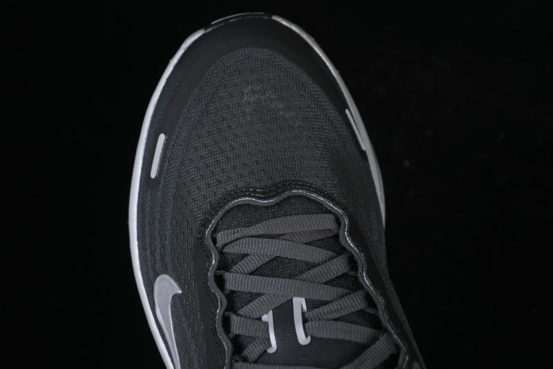 AIR ZOOM VOMERO PLUS