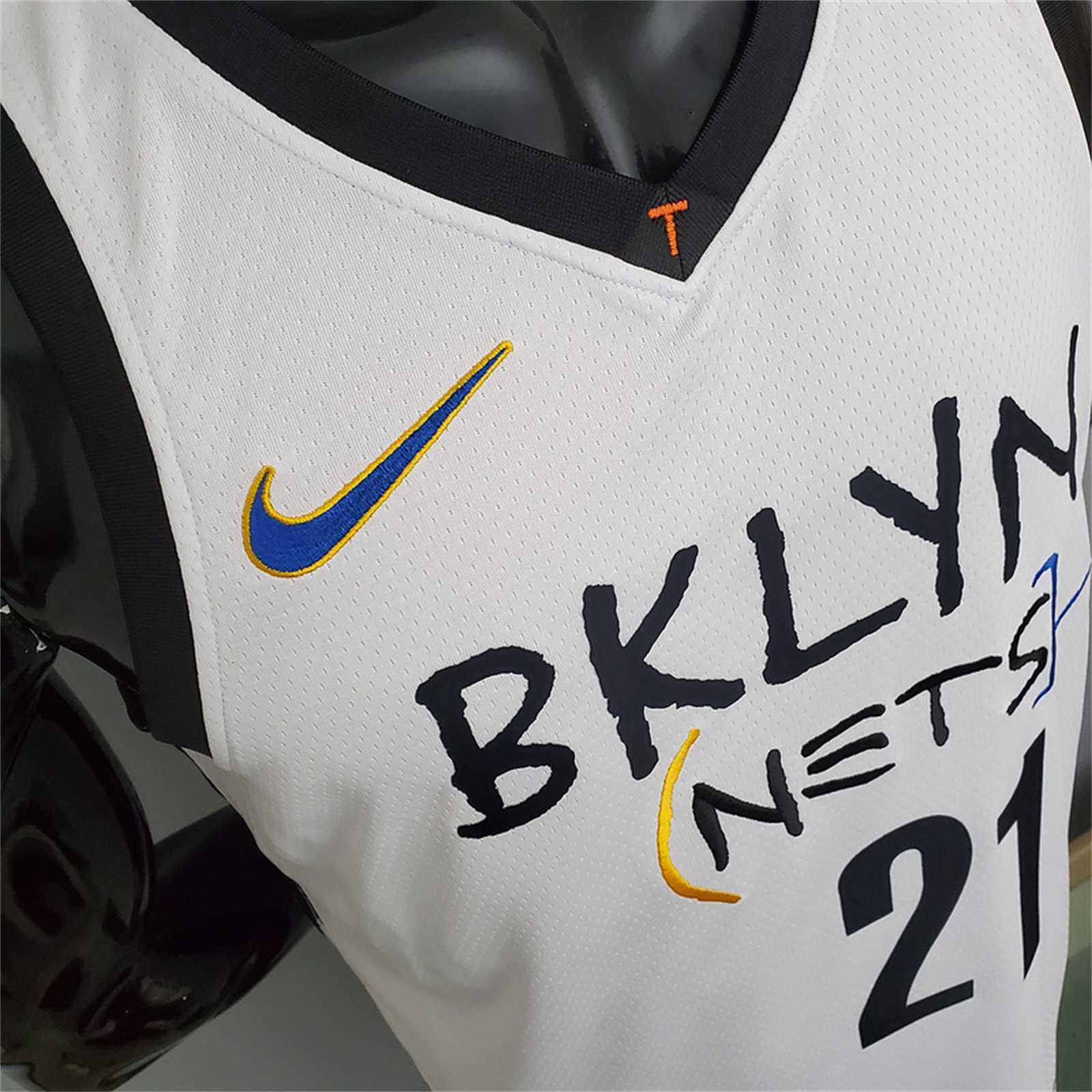 Nets Aldridge #21 graffiti (white)