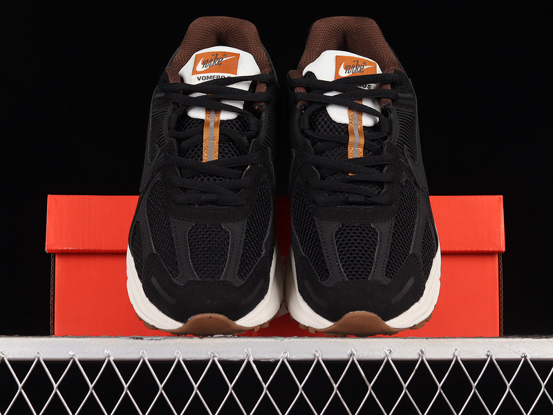 ZOOM VOMERO 5 BLACK SESEME/COCONUT MILK