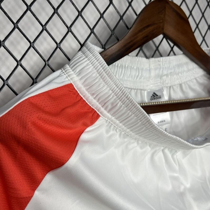 Manchester United home shorts 2024/2025