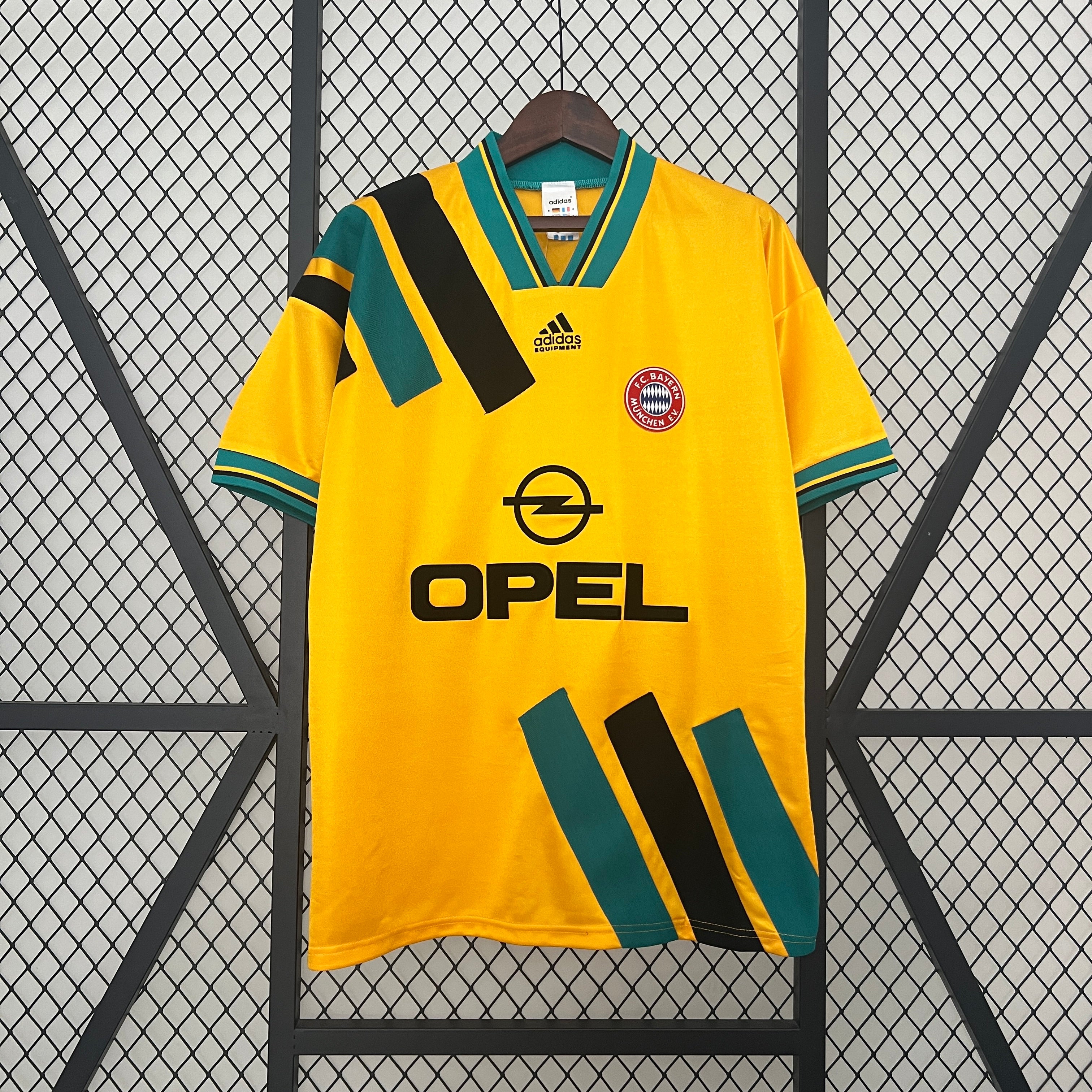 bayern away retro jersey 1993/1994 tm