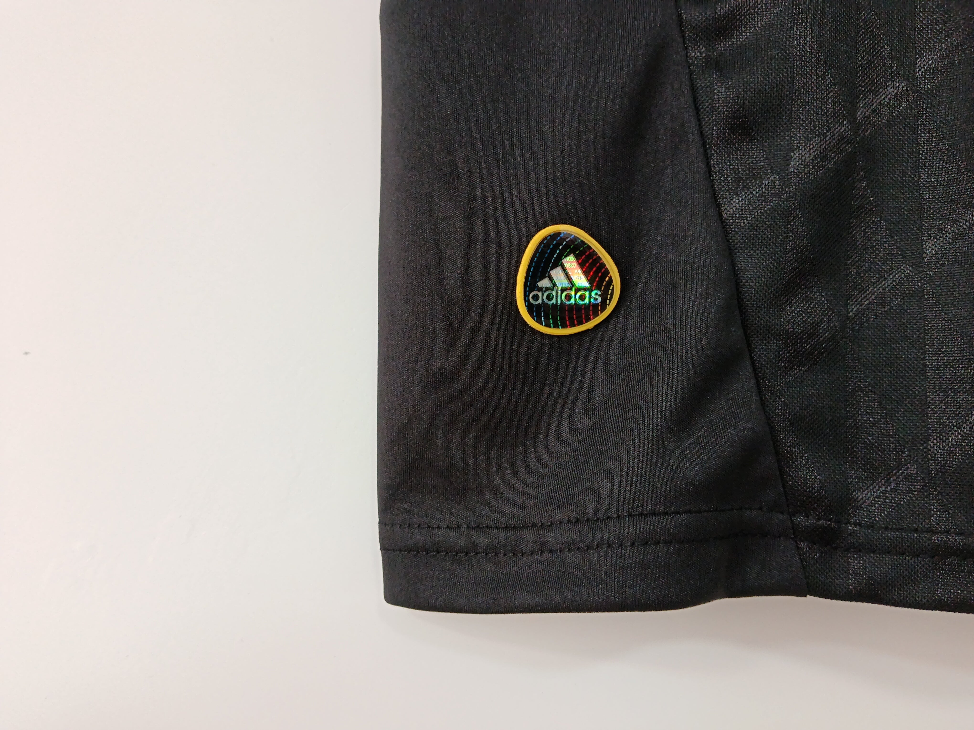 liverpool black retro away tm