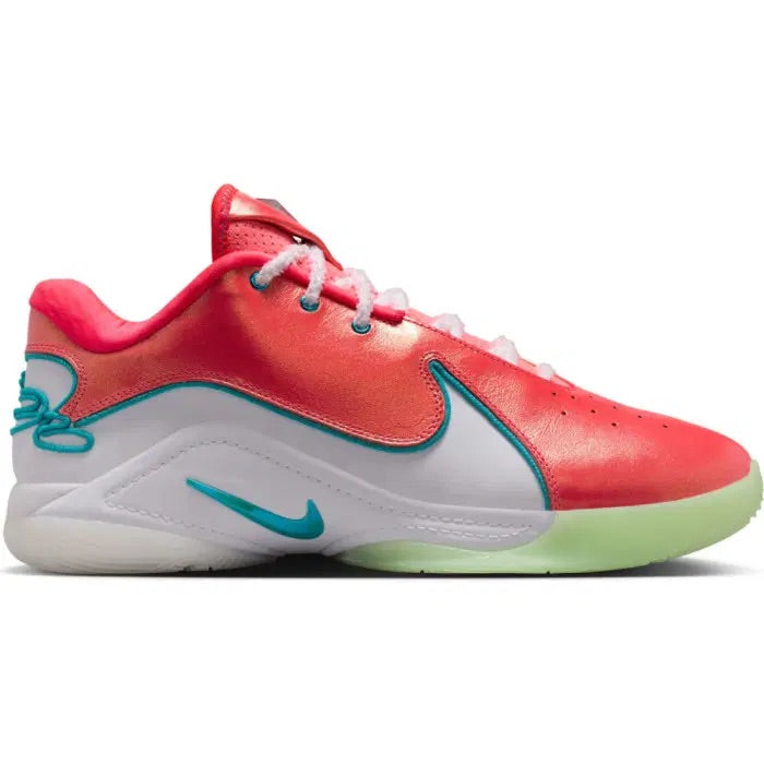 NIKE LeBron 22