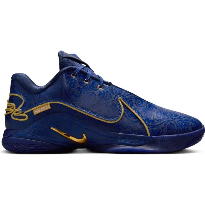 NIKE LeBron 22