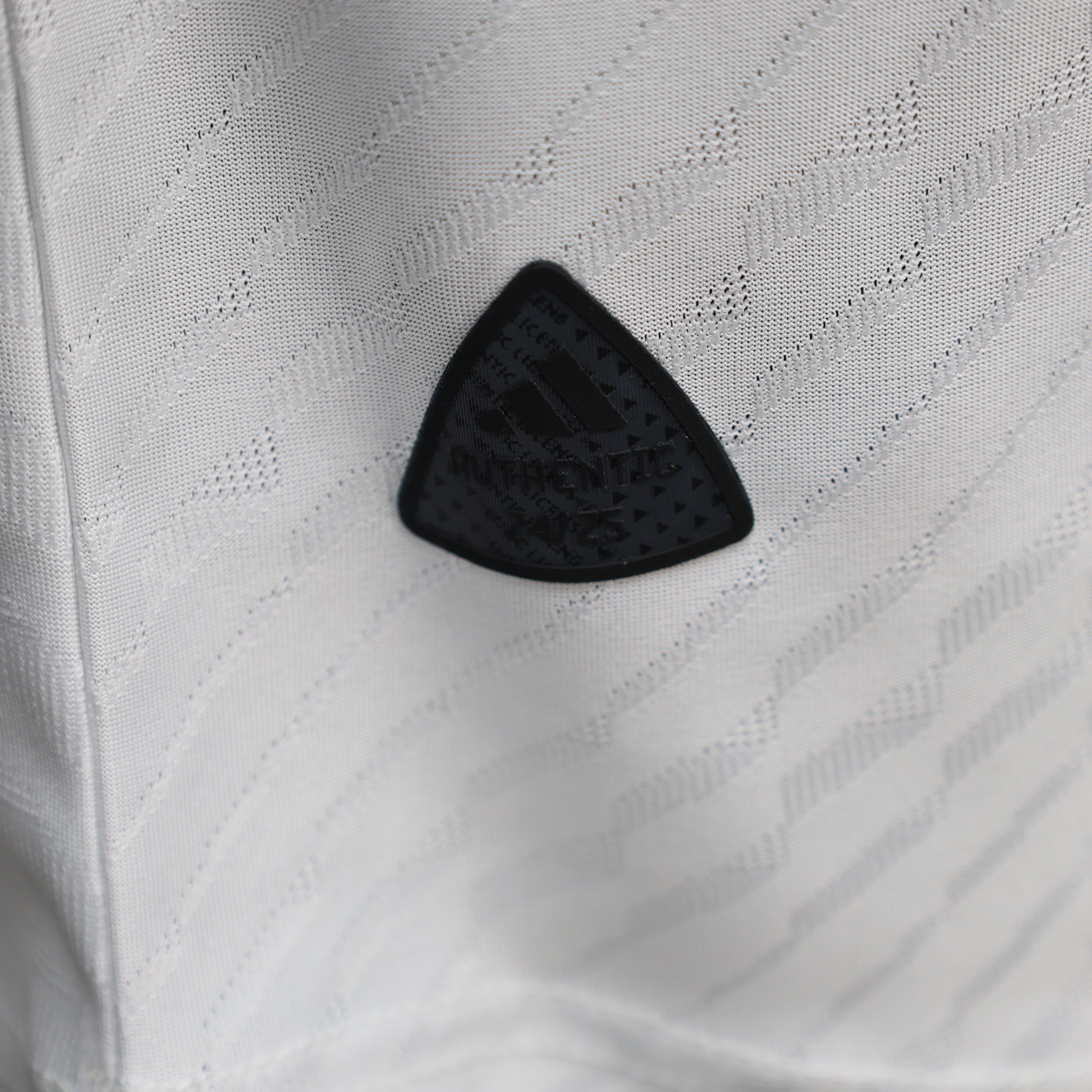 REAL MADRID Y3 WHITE JERSEY PLAYER 2024/2025 tm