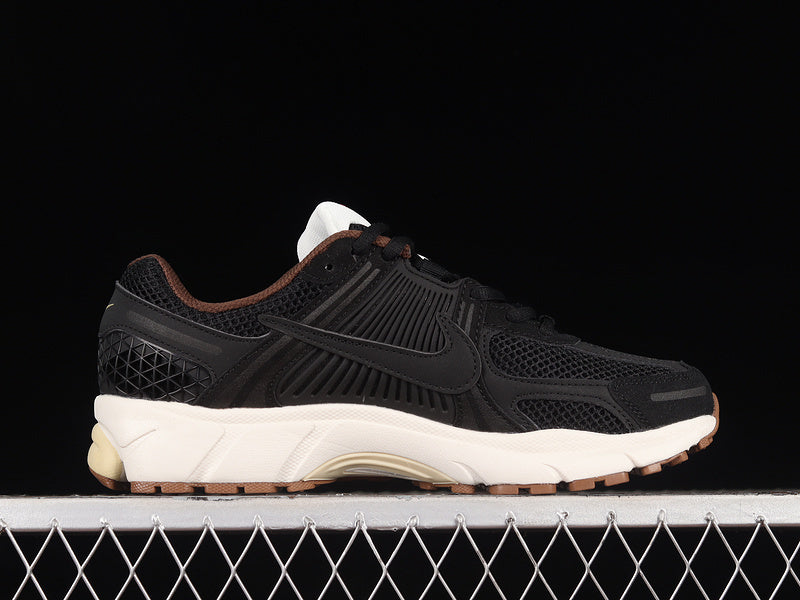 ZOOM VOMERO 5 BLACK SESEME/COCONUT MILK