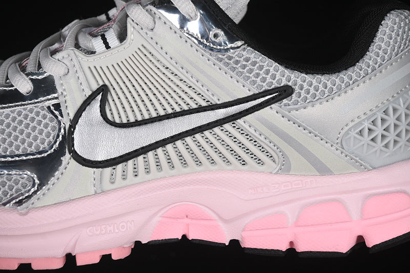 ZOOM VOMERO 5 METALLIC SILVER/PURE PLATINUM/PINK FOAM/PLATINUM TINT/BLACK