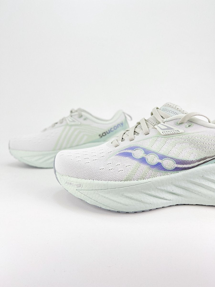 Saucony TRIUMPH 22 - Royal Feet 2025