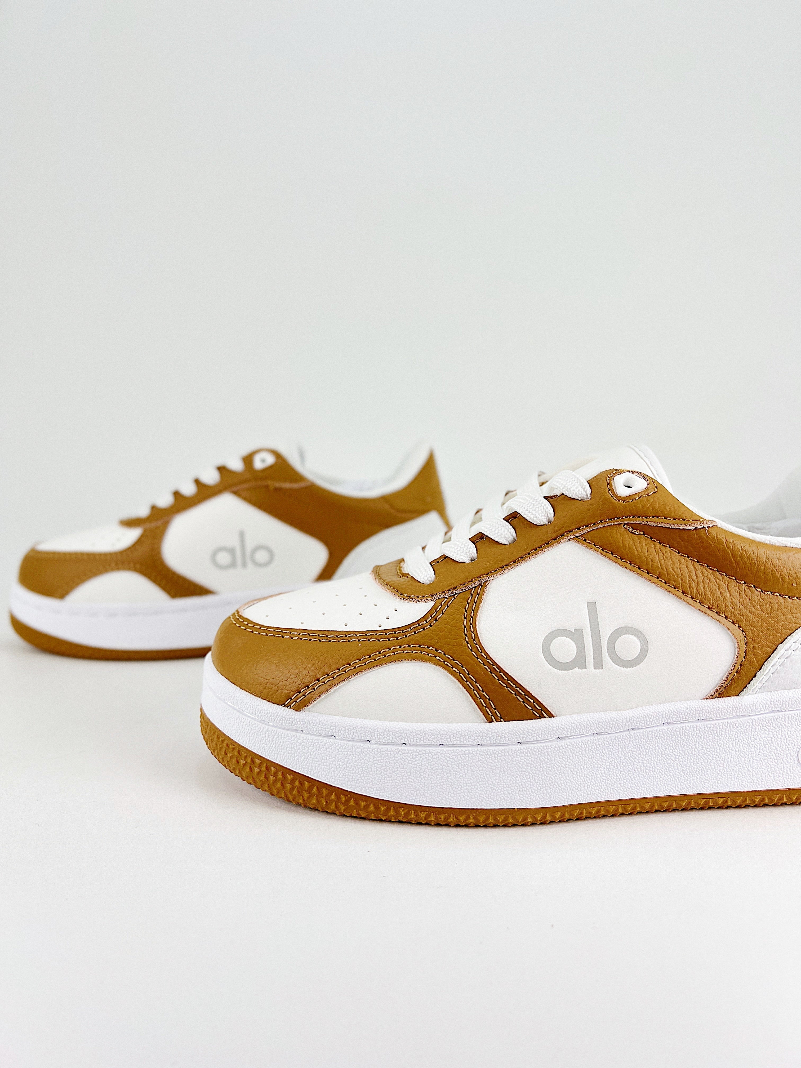alo yoga tm