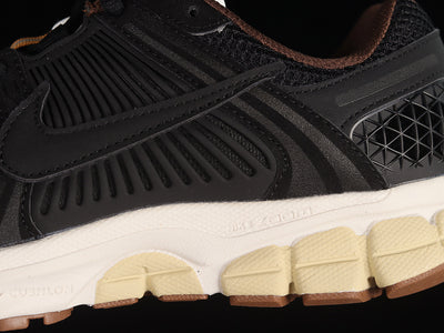 ZOOM VOMERO 5 BLACK SESEME/COCONUT MILK