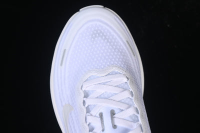 VOMERO PLUS WHITE METALLIC