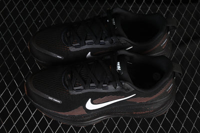 Air Zoom Vomero 18