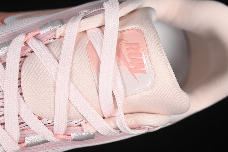 AIR ZOOM VOMERO 18 BEIGE