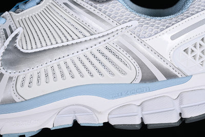 AIR ZOOM VOMERO 5 PHOTON DUST/SUMMIT WHITE/COOL GREY/METALLIC SILVER