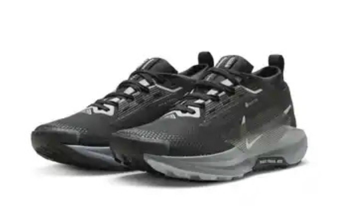 Nike (size;38 and 41.5).