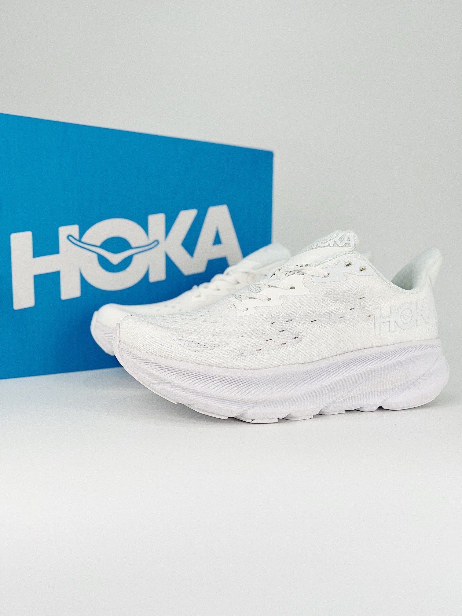 HOKA ONE ONE CLIFTON 9 TM
