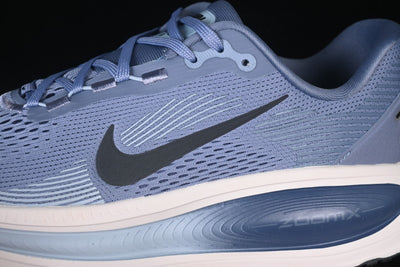 AIR ZOOM VOMERO 18