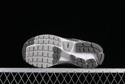 ZOOM VOMERO 5 LIGHT IRON ORE/METALLIC SILVER/PHOTON DUST/FLAT PEWTER/SUMMIT WHITE