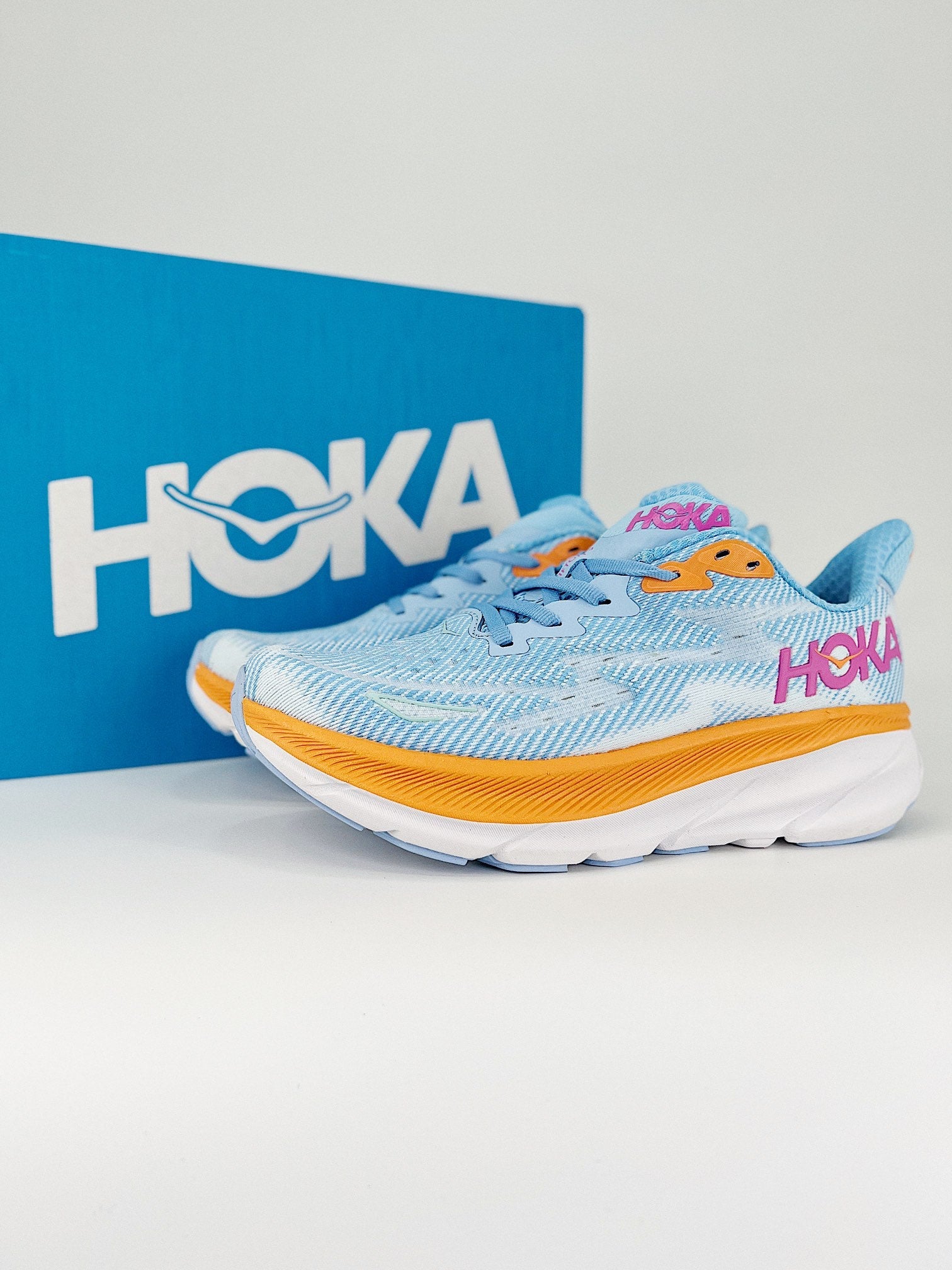 HOKA ONE ONE CLIFTON 9 TM