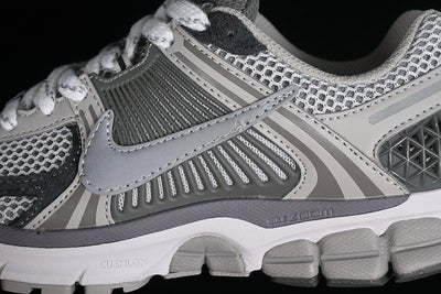 ZOOM VOMERO 5 LIGHT IRON ORE/METALLIC SILVER/PHOTON DUST/FLAT PEWTER/SUMMIT WHITE