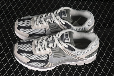 ZOOM VOMERO 5 SP LIGHT IRON ORE/METALLIC SILVER/PHOTON DUST/FLAT PEWTER/WHITE
