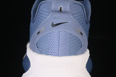 AIR ZOOM VOMERO 18
