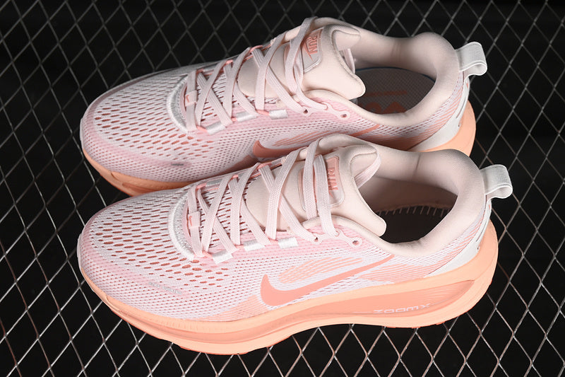 AIR ZOOM VOMERO 18 BEIGE