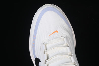AIR ZOOM VOMERO 18