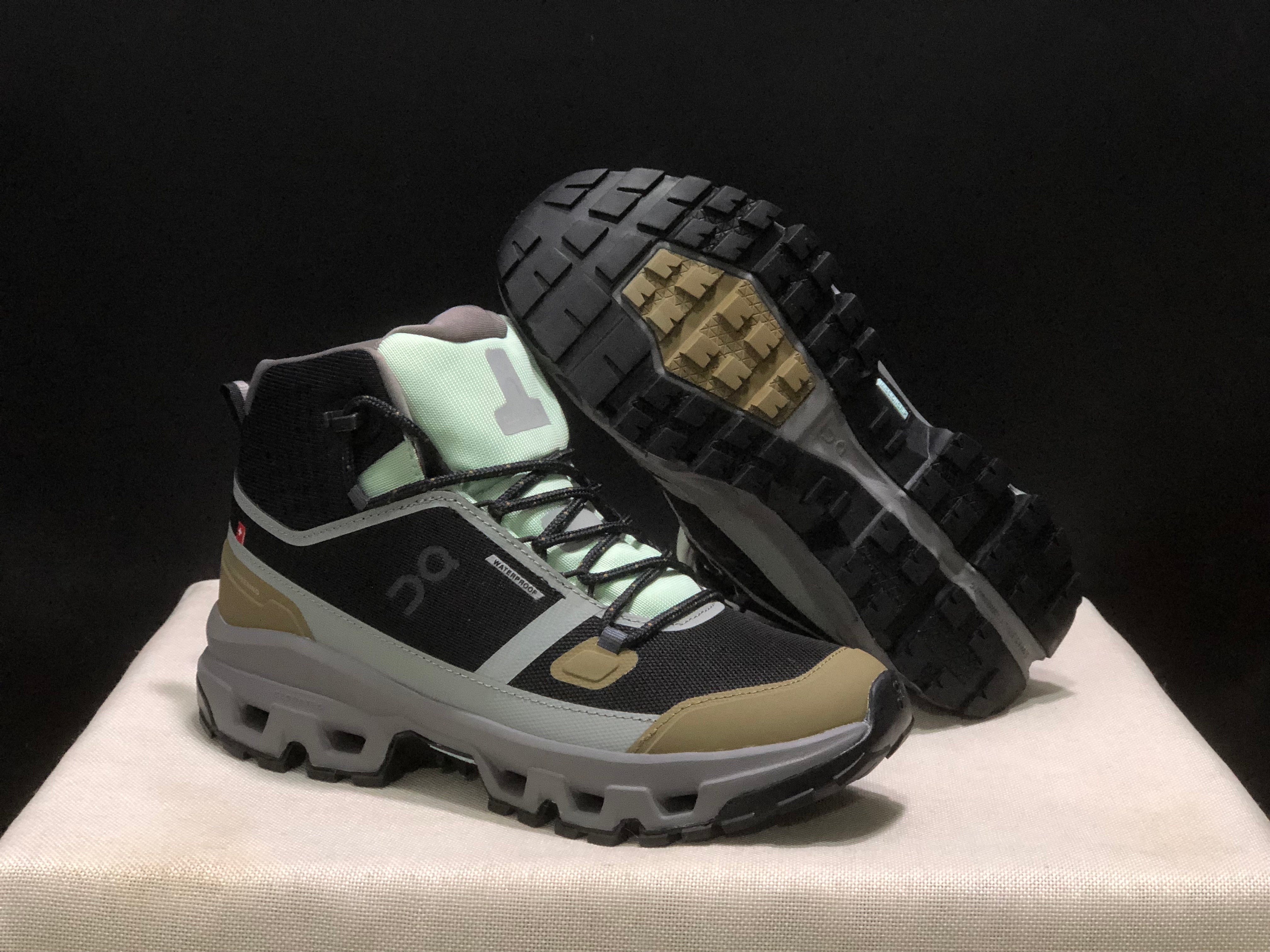 ON CLOUDROCK MID WATERPROOF