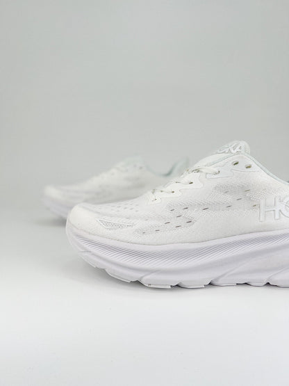 HOKA ONE ONE CLIFTON 9 TM