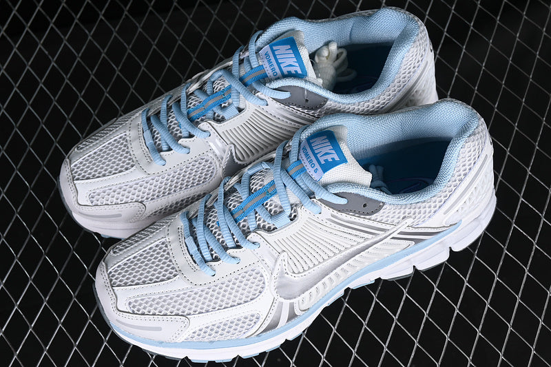 AIR ZOOM VOMERO 5 PHOTON DUST/SUMMIT WHITE/COOL GREY/METALLIC SILVER