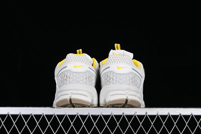 AIR ZOOM VOMERO 5 SP LIGHT BONE/SAIL/UNIVERSITY GOLD