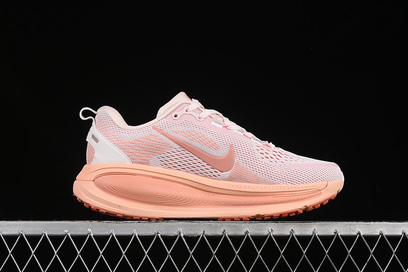AIR ZOOM VOMERO 18 BEIGE