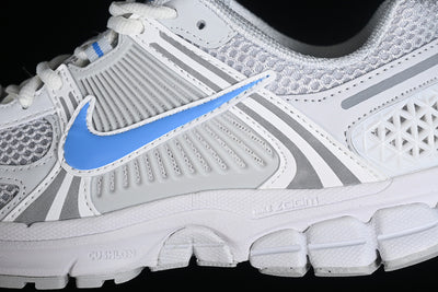 AIR ZOOM VOMERO 5 SUMMIT WHITE/UNIVERSITY BLUE/PHOTON DUST