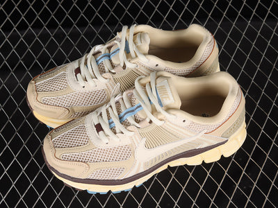 AIR ZOOM VOMERO 5 OATMEAL/PALE IVORY/SAIL/LIGHT CHOCOLATE