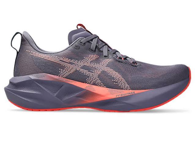 ASICS Novablast 5(size 42) stock
