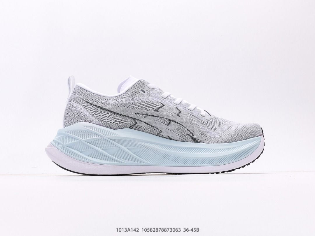Asics (Size:43).