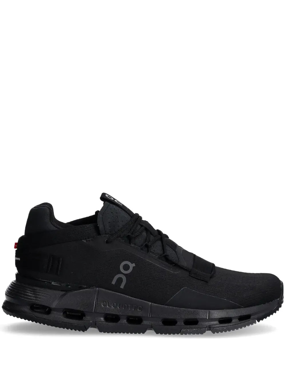 On cloudnova 2 (size 42) T