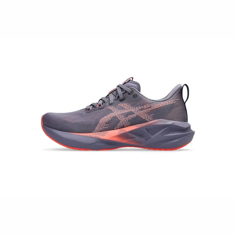 Asics novablast 5 (size 42) stock