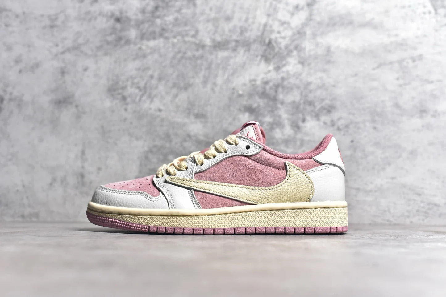 Nike travis scott shy pink (size 38) stock