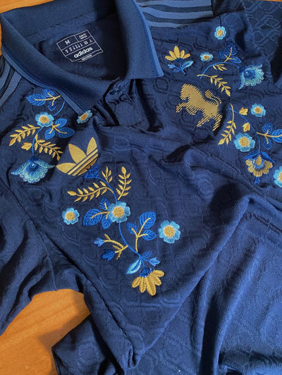 Floral embroidery on the juventus