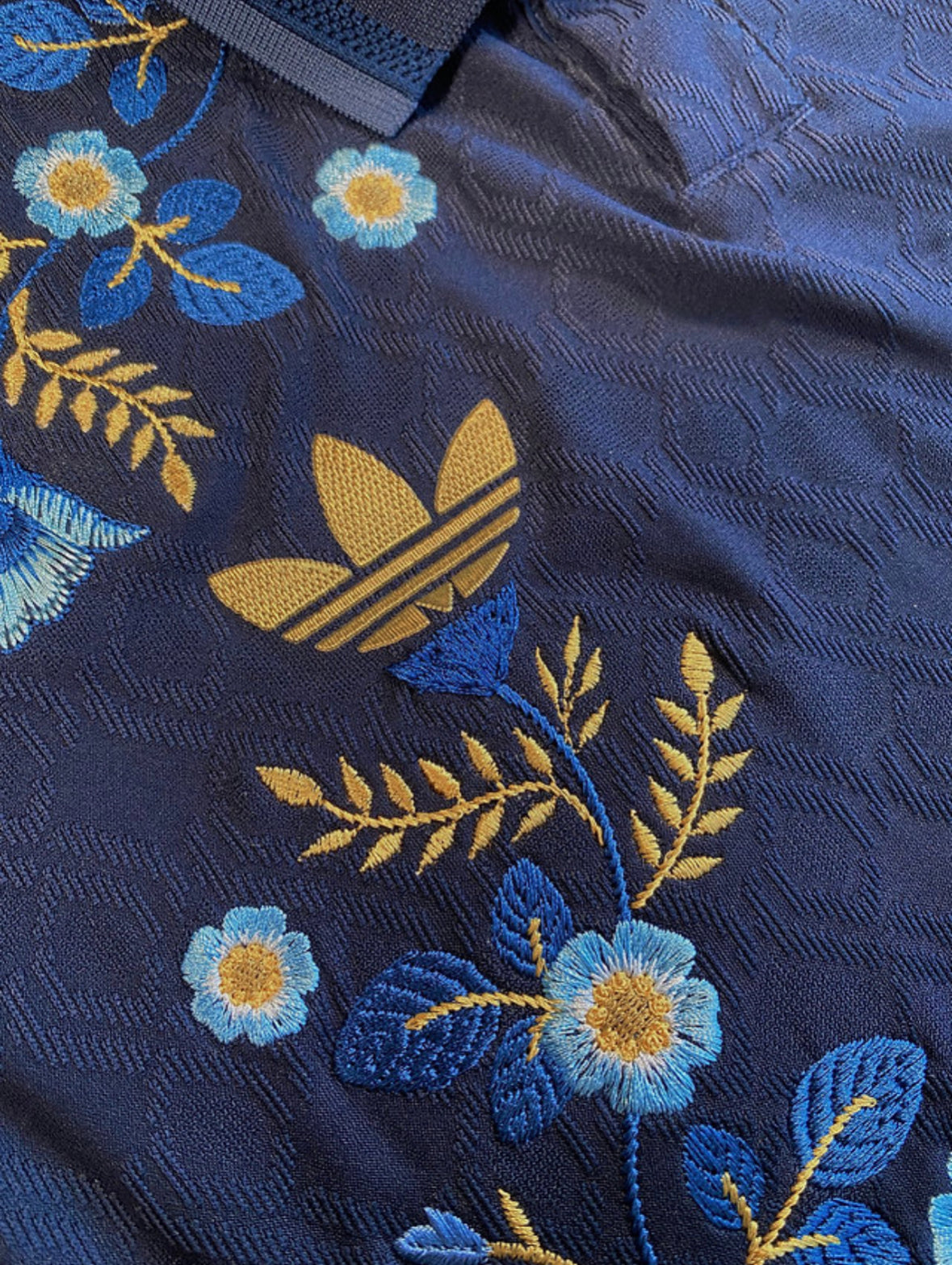 Floral embroidery on the juventus