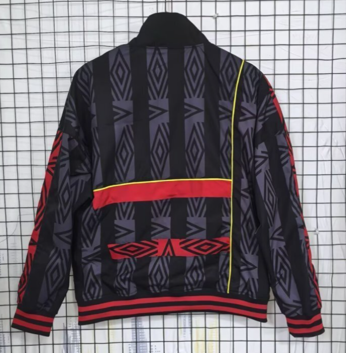 25-26 Manchester United black retro windbreaker