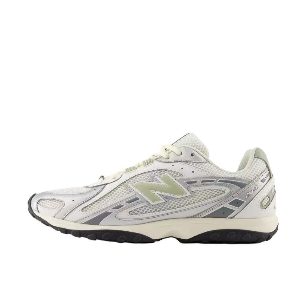 New Balance 740