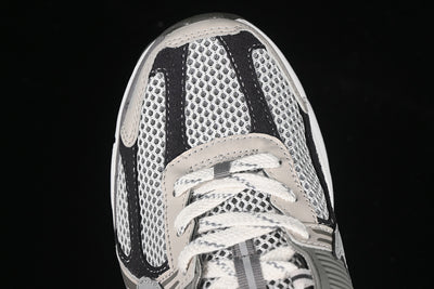 ZOOM VOMERO 5 SP LIGHT IRON ORE/METALLIC SILVER/PHOTON DUST/FLAT PEWTER/WHITE