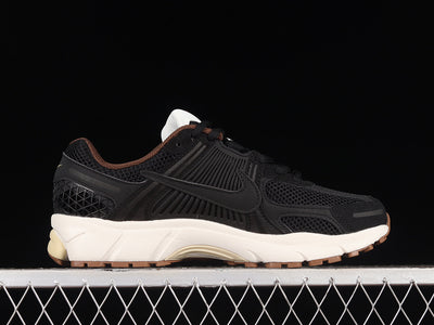 ZOOM VOMERO 5 BLACK SESEME/COCONUT MILK