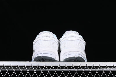 AIR ZOOM VOMERO 5 PHOTON DUST/SUMMIT WHITE/COOL GREY/METALLIC SILVER
