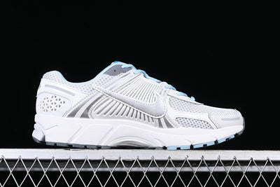 AIR ZOOM VOMERO 5 PHOTON DUST/SUMMIT WHITE/COOL GREY/METALLIC SILVER