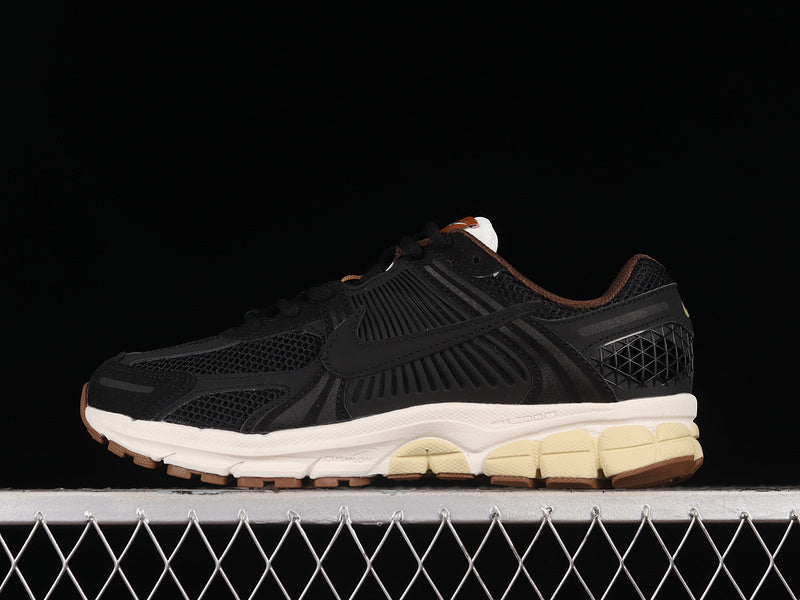 ZOOM VOMERO 5 BLACK SESEME/COCONUT MILK