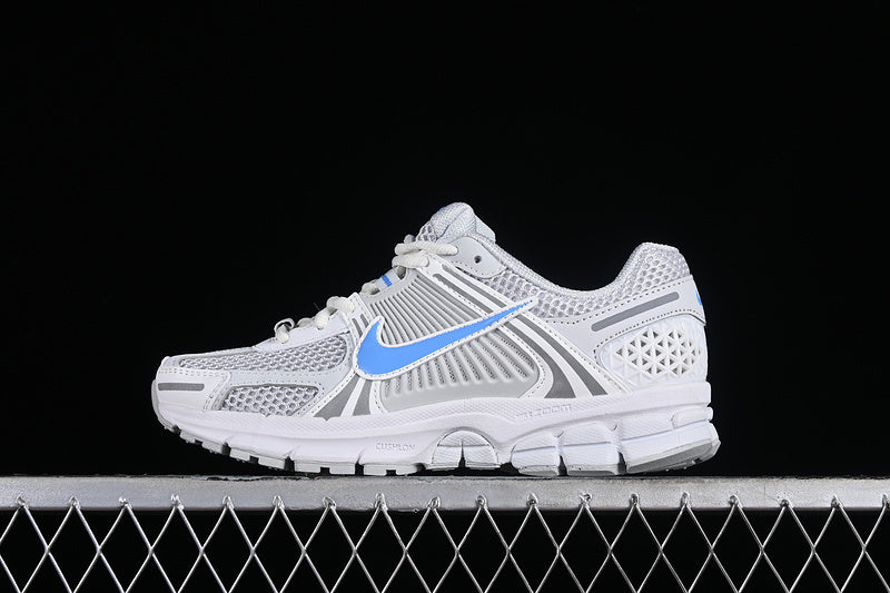 AIR ZOOM VOMERO 5 SUMMIT WHITE/UNIVERSITY BLUE/PHOTON DUST